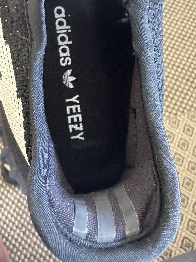 Ténis Yeezy Boost 350 V2