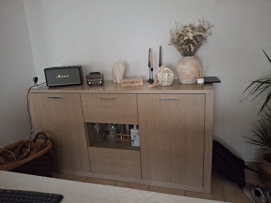 Vendo aparador e espelho sala ( como novos)