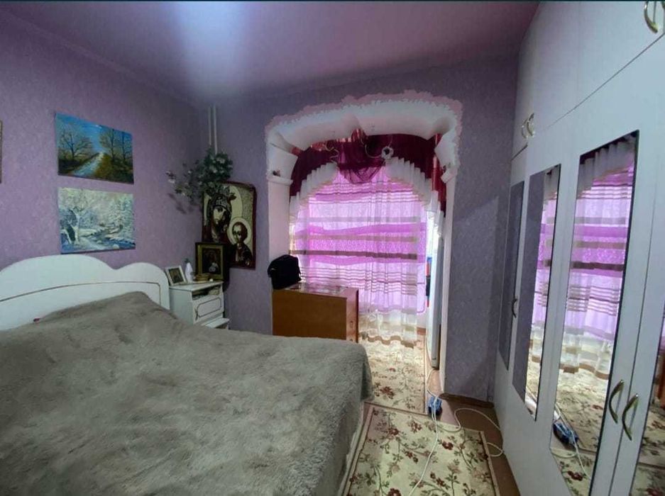 Продам трехкомнатную квартиру в Корабельном районе (р-н 48 школы)