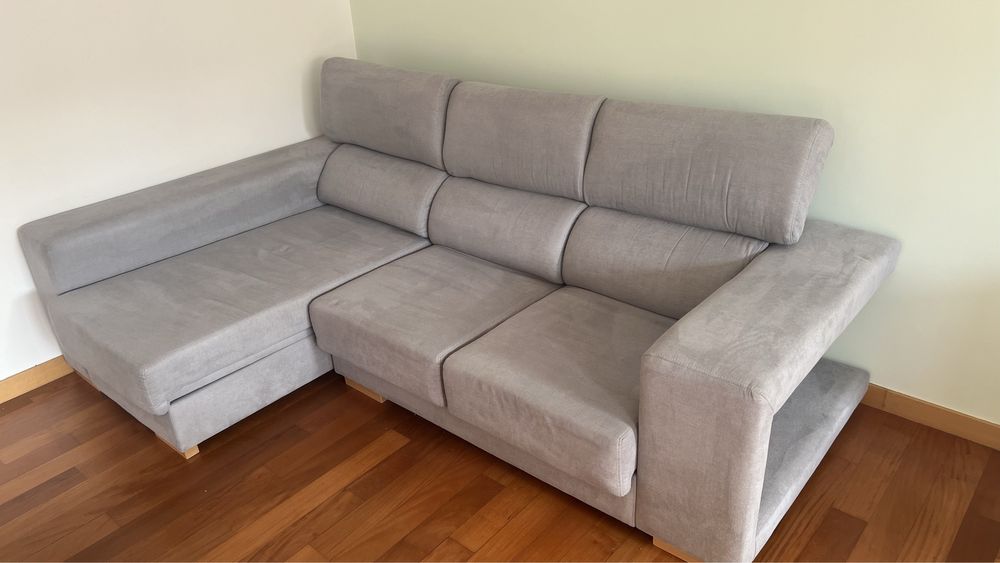 Sofa extensivel com chaise long e arrumação