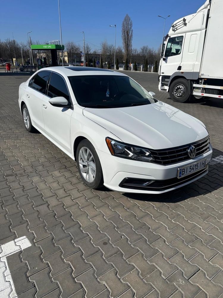 VOLKSWAGEN PASSAT SE 2018 рік 2.0 бензин