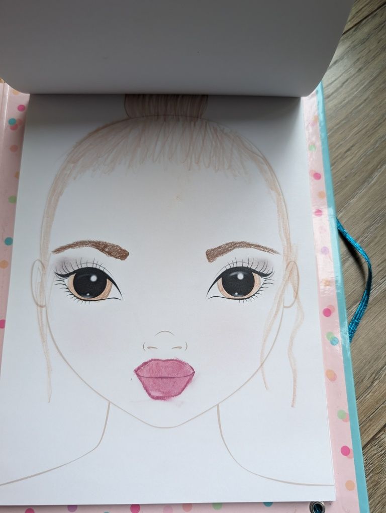 Top Model Make-up Studio  ksiązka dla dziewczynek