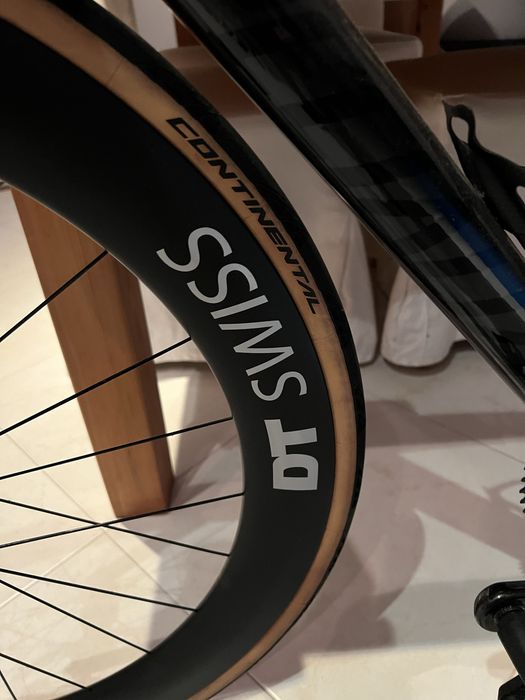 Roda DT  SWISS ARC 1100 Dicut 62 clincher SRAM AXS