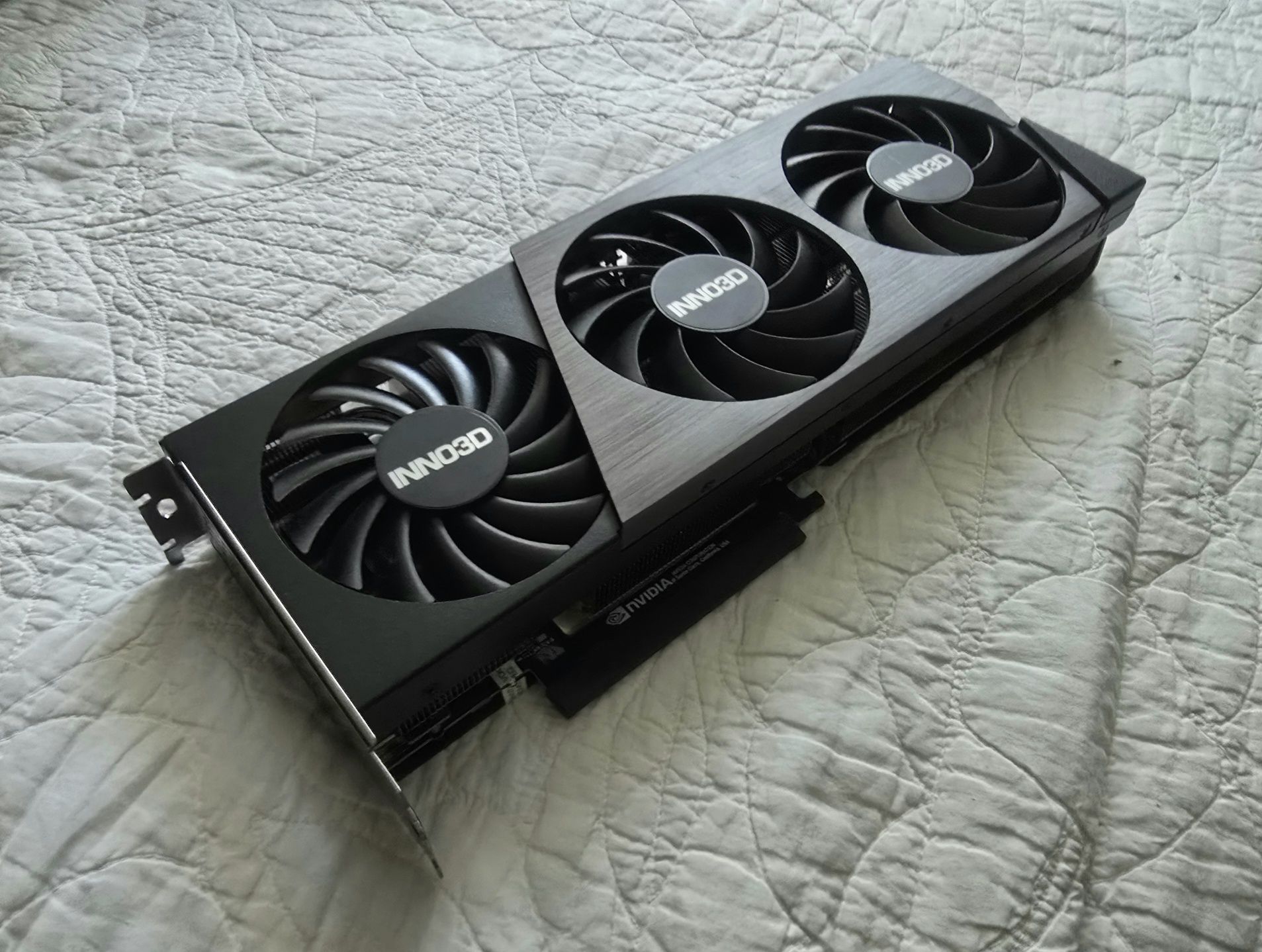 Karta graficzna NVIDIA GeForce RTX 4070Ti INNO3D X3 12GB 8K