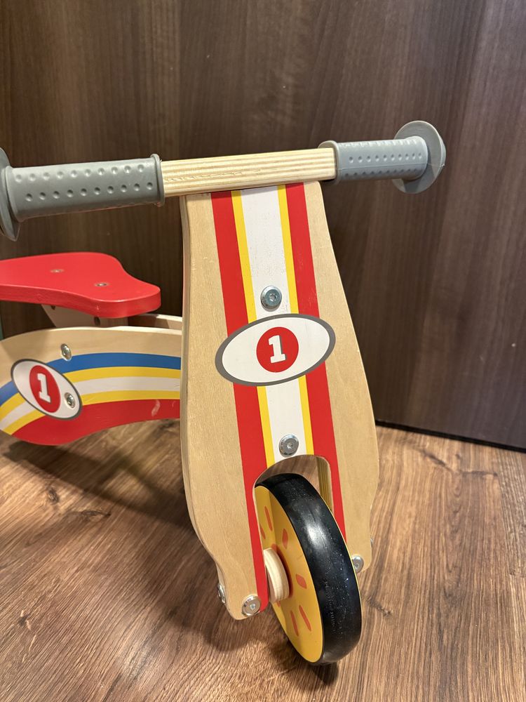 Drewniany rowerek biegowy playtive