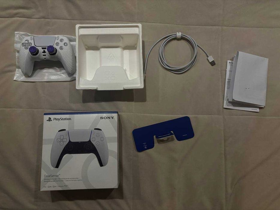 Геймпад Sony DualSense для PlayStation 5 з кабелем.