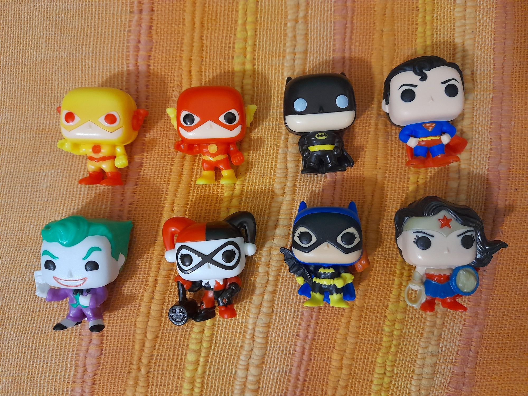 Bonecos DC comics Pop Funko Batman, Joker etc Ovos kinder Joy Figuras