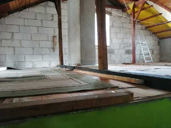 Sprzedam pół domu z zabudowaniami gospodarczymi niedaleko Mławy