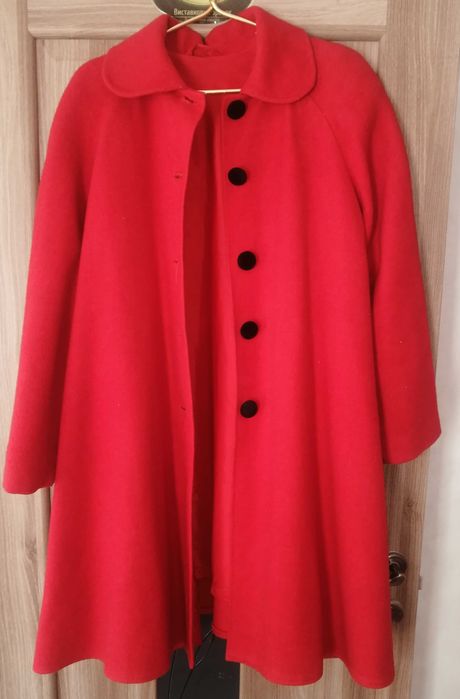 Драповое пальто -клёш,ярко-красное,рукав реглан. Самовывоз