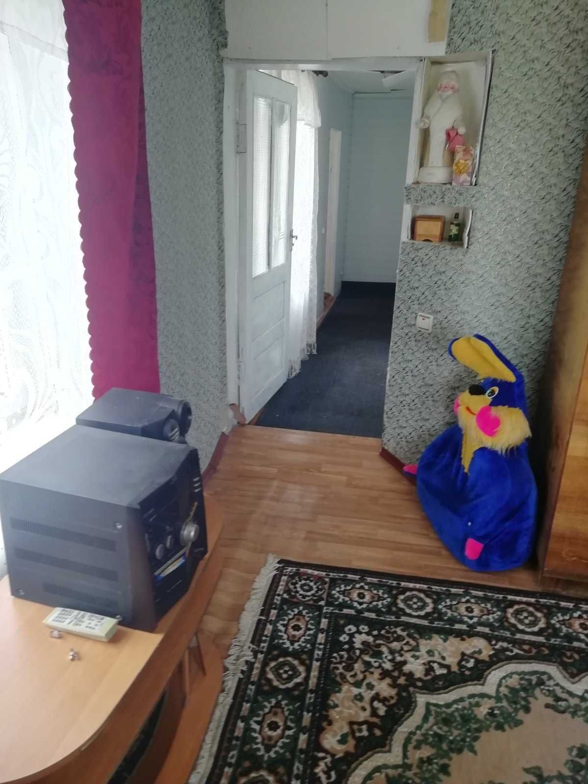 Будинок для дачі чи для проживання в затишному місці.