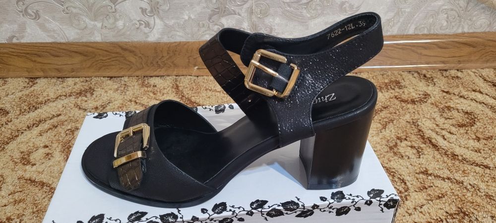 Нові босоніжки  в ідеальному стані