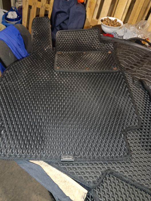 Продам коврики на Рено Меган 2, комплект