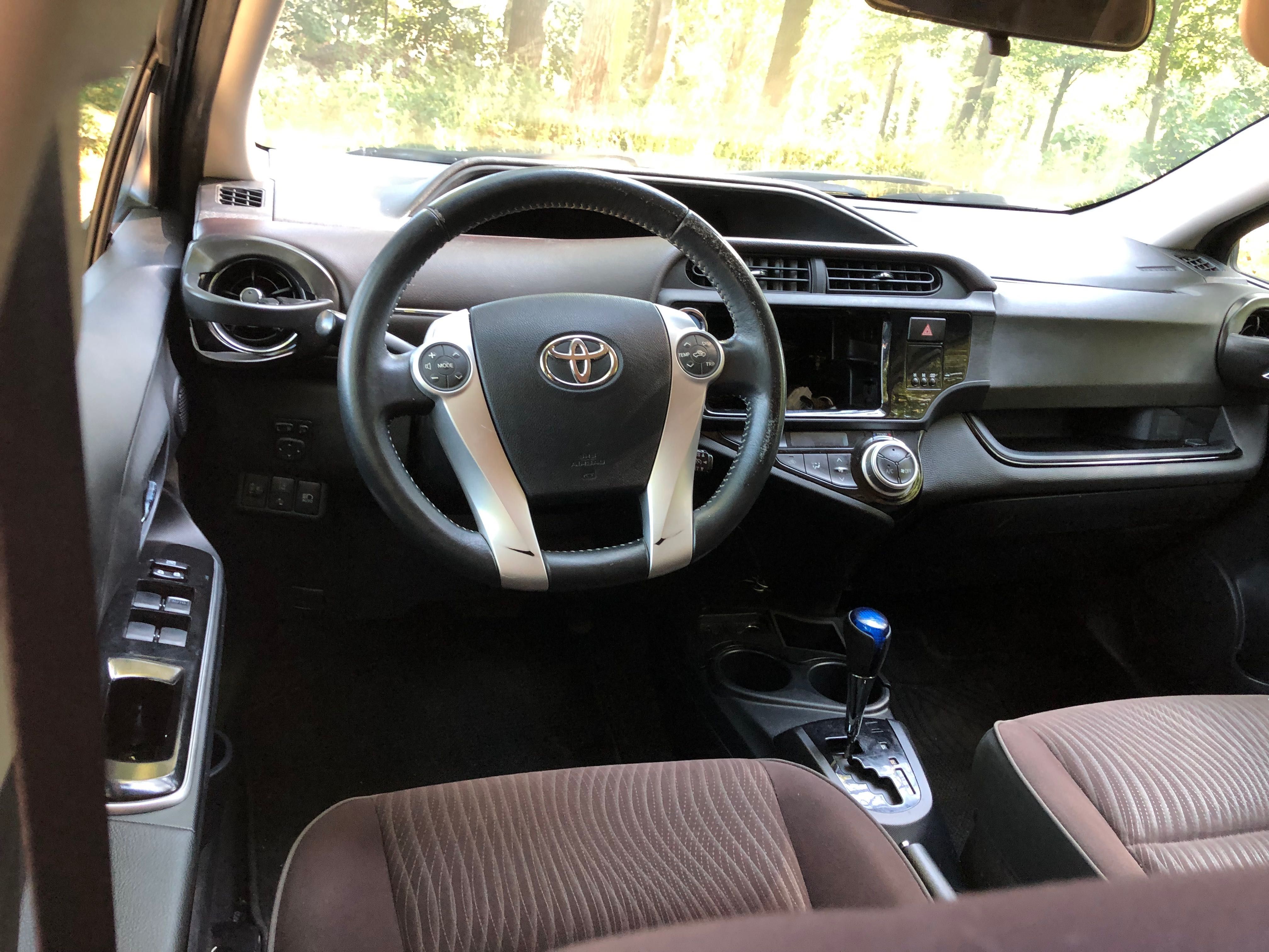 Продам авто Toyota Prius C гібрид