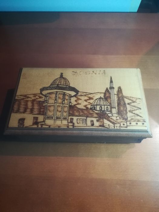 Cigarreira em madeira