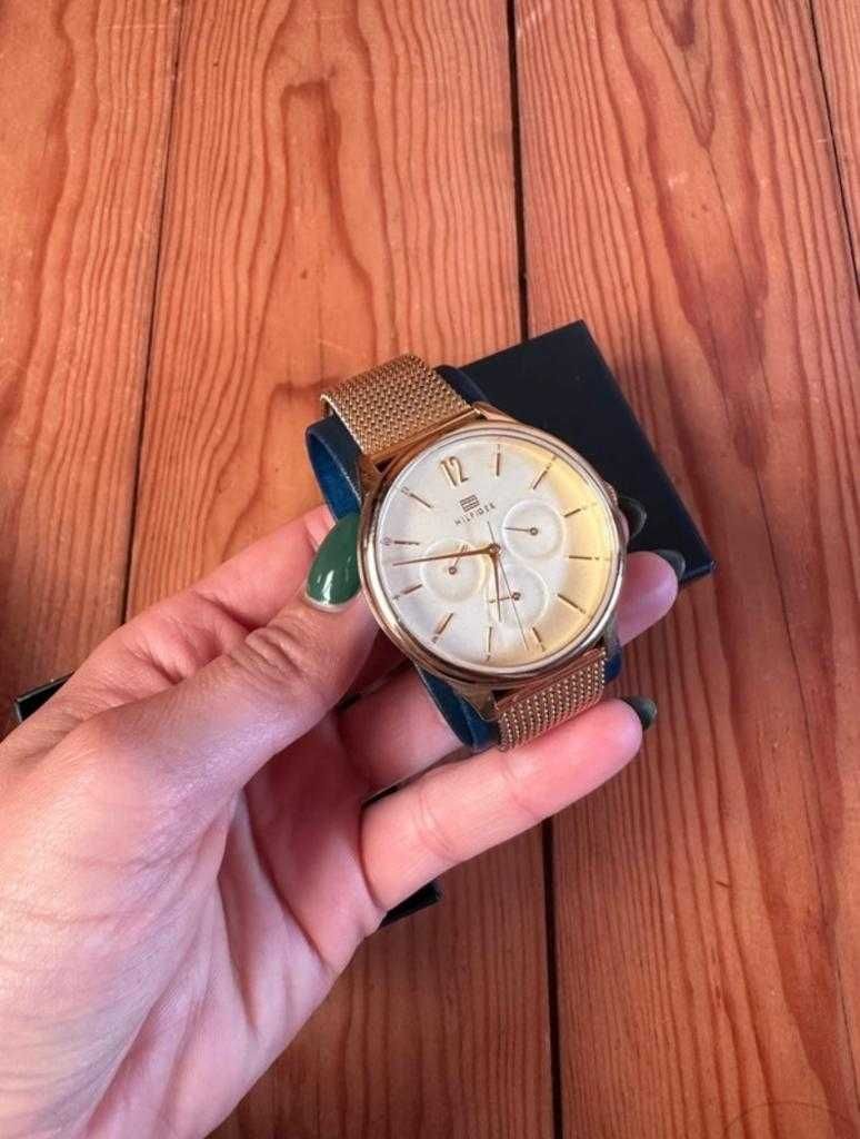 Relógio dourado Tommy Hilfiger