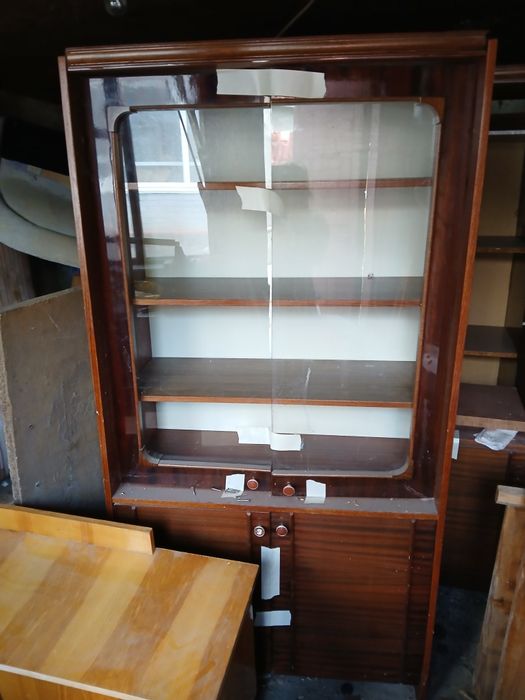 Сервант б у в хорошому