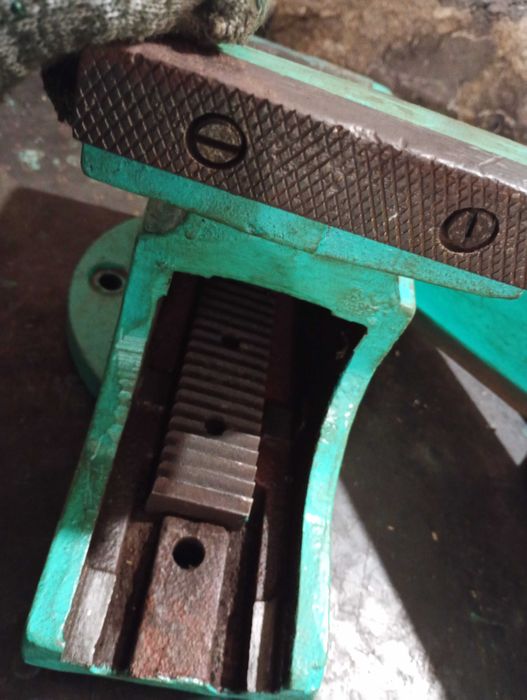 Тиски слесарные быстрозажимные тески лещата