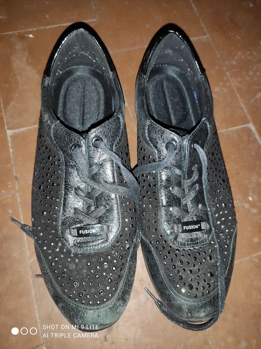 Продам кросовки женские