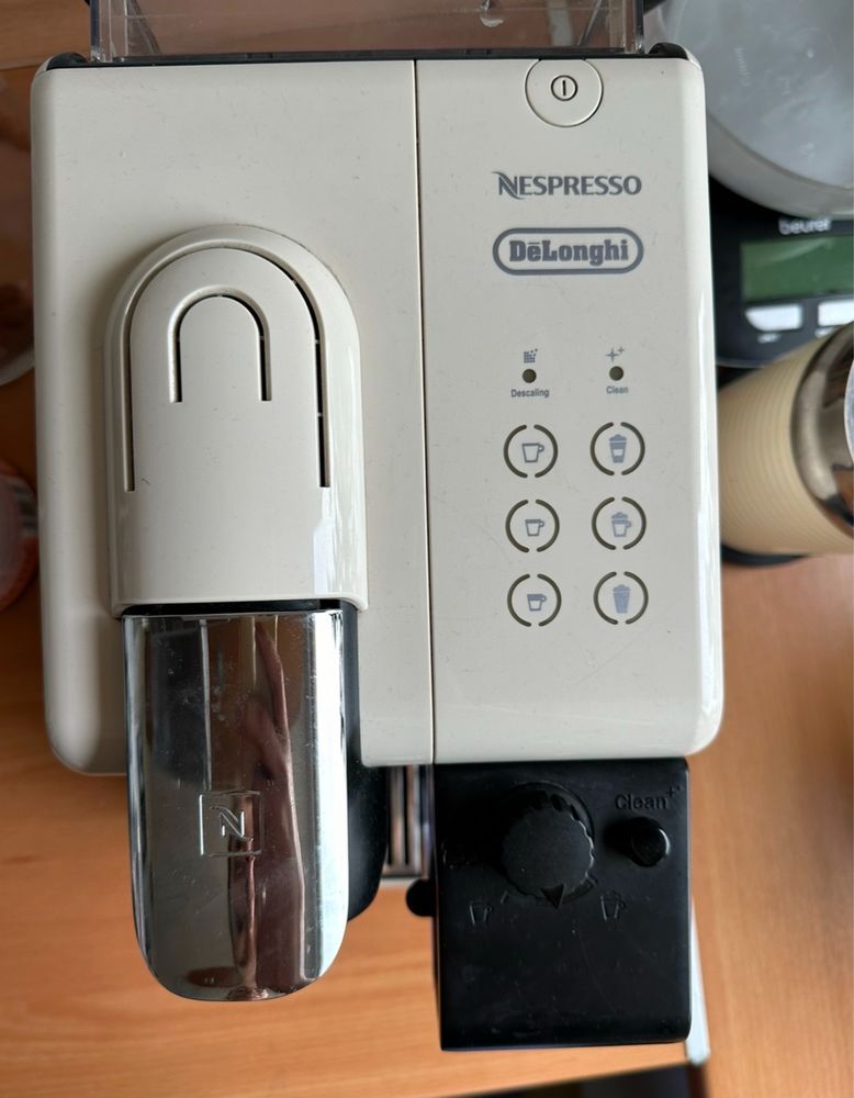 Ekspres na kapsułki Nespresso DeLonghi
