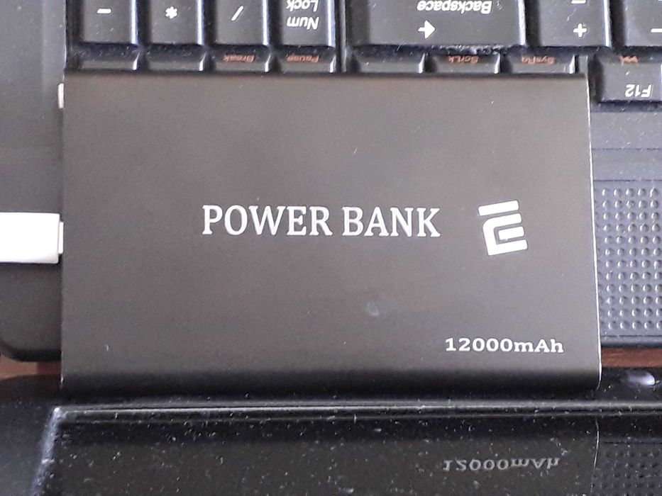 Зовнішній аккумулятор Power bank 12000 mAh + універсальний USB кабель.