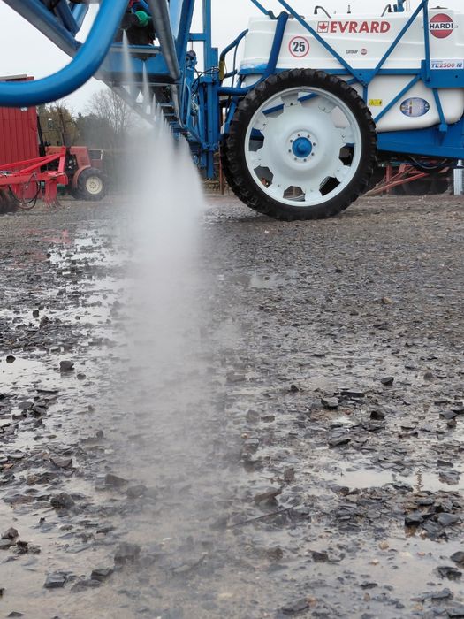 Opryskiwacz Evrard Hardi 2500l Lance 24m/21m 6 sekcji Stan.B.Dobry