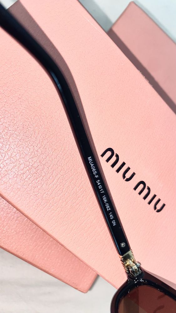 Óculos de sol Miu Miu