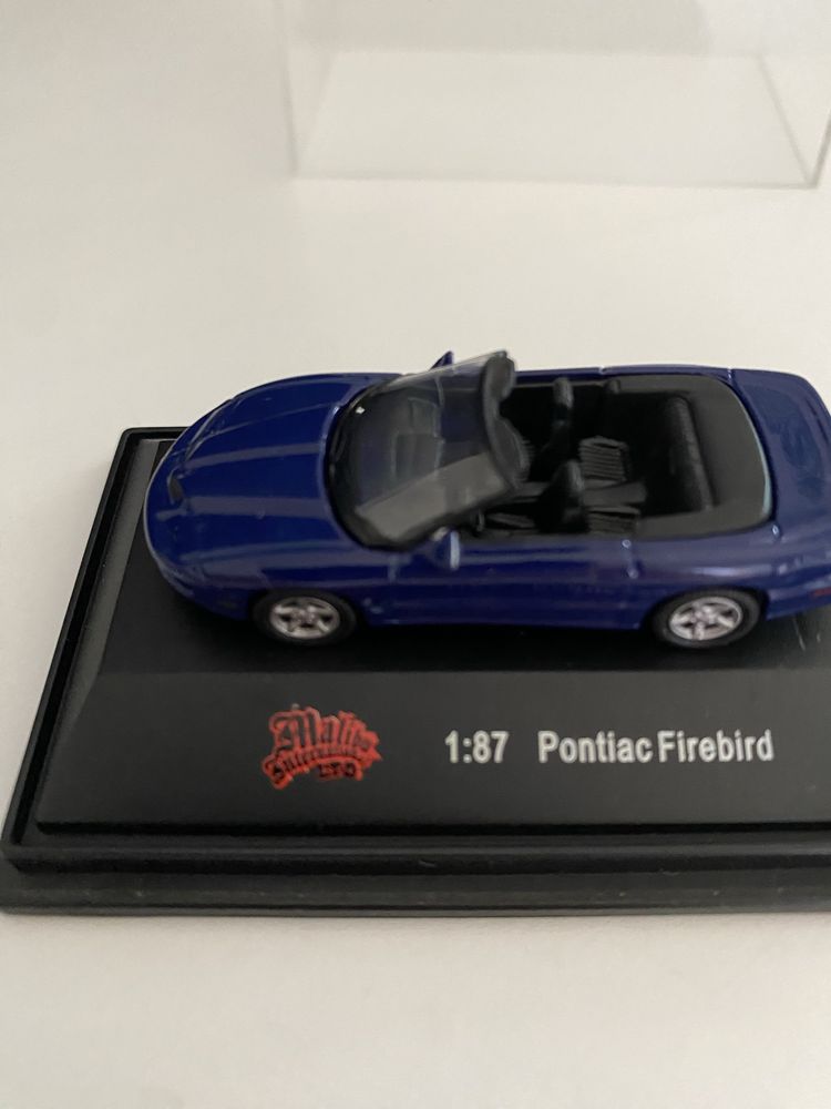 Model Pontiac Firebird skala 1:87