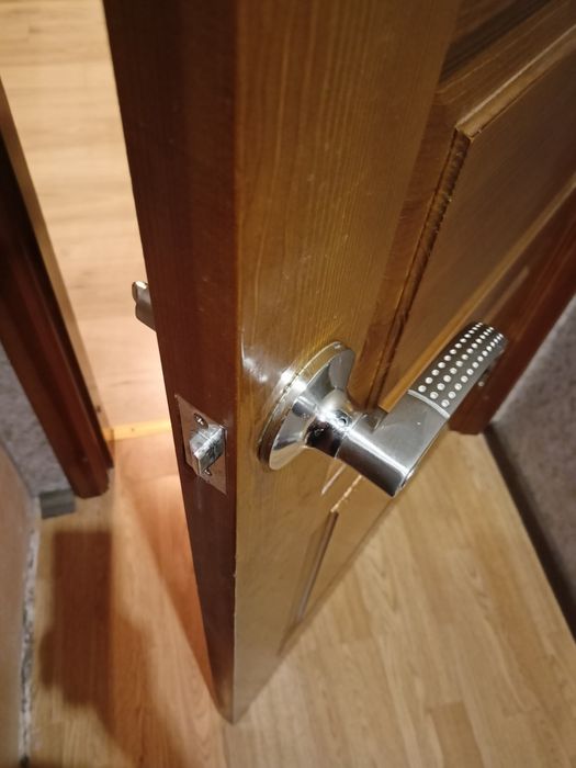 Двери межкомнатные материал сосна . Деревянные из натурального дерева