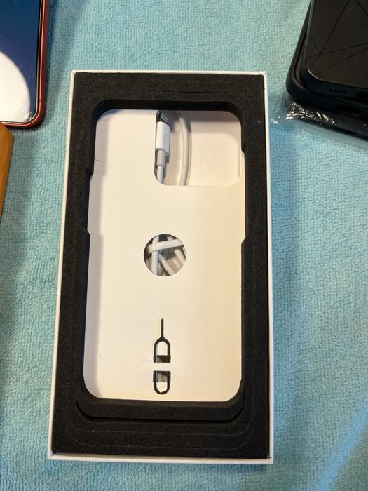 Iphone 12 mini com acessorios