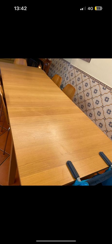 Vendo mesa de jantar e 6 cadeiras