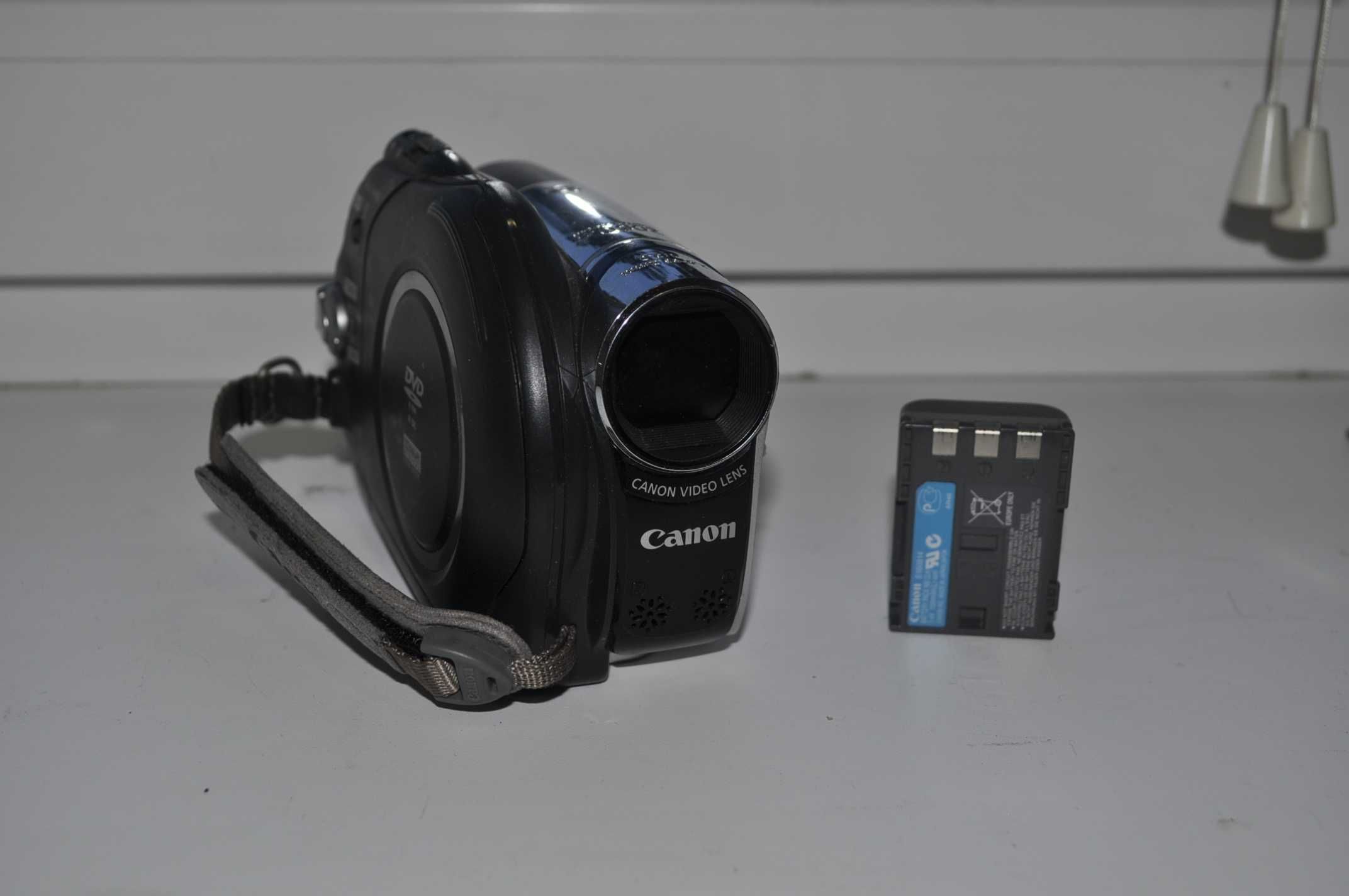 Видеокамера Canon DC301e