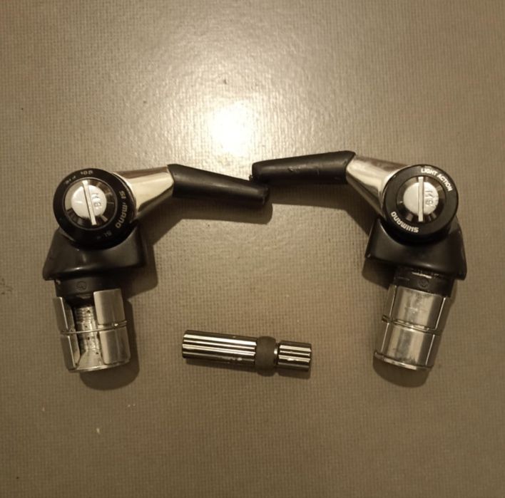 Szosowe dźwignie przerzutki na końce kierownicy Shimano Dura-Ace 2/3x