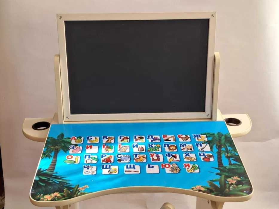 Дитяча парта-стіл з мольбертом «Мадагаскар» і регульованим стільцем