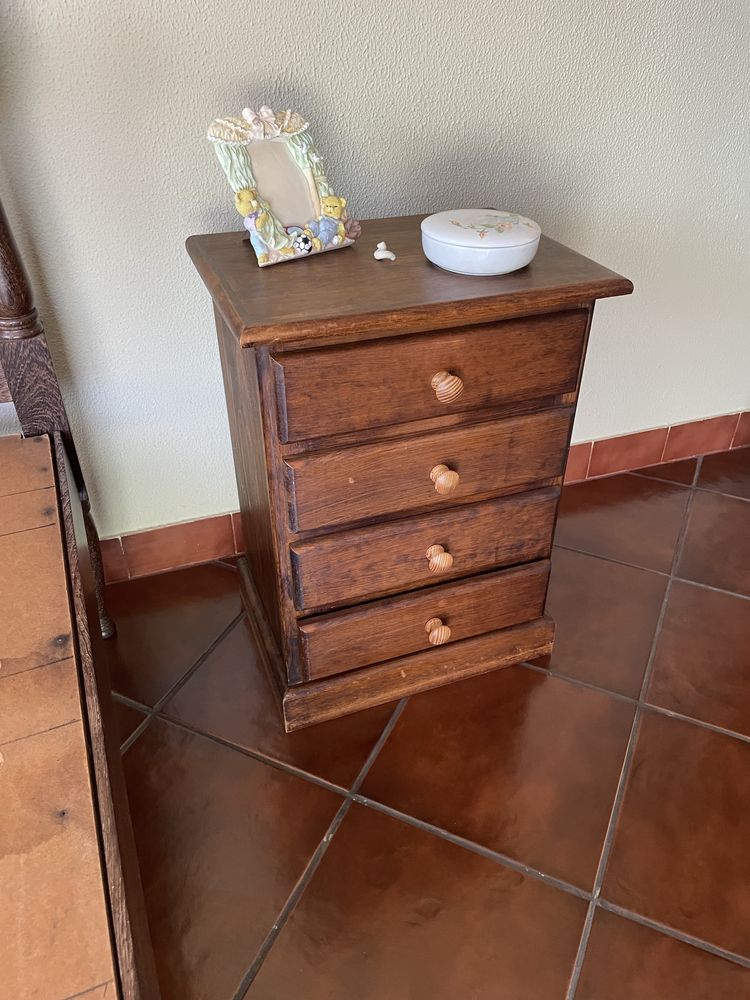 Mesa de Cabeceira