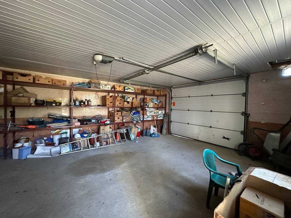 Продаж 2 пов будинку з 2 гаражеми і ділянкою на 12 соток, 236.5 кв.