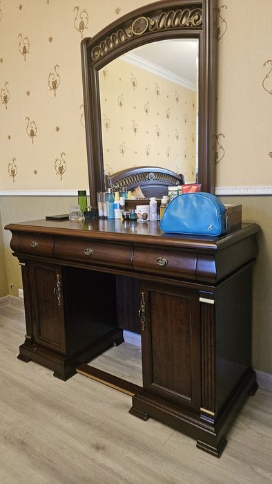 Продам спальню меблі + штори