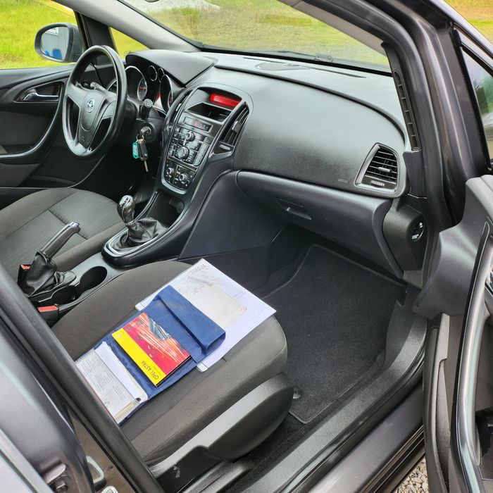 Opel Astra 2011r 1.4 Zwykła Benzyna Zarejestrowany Piękny Stan