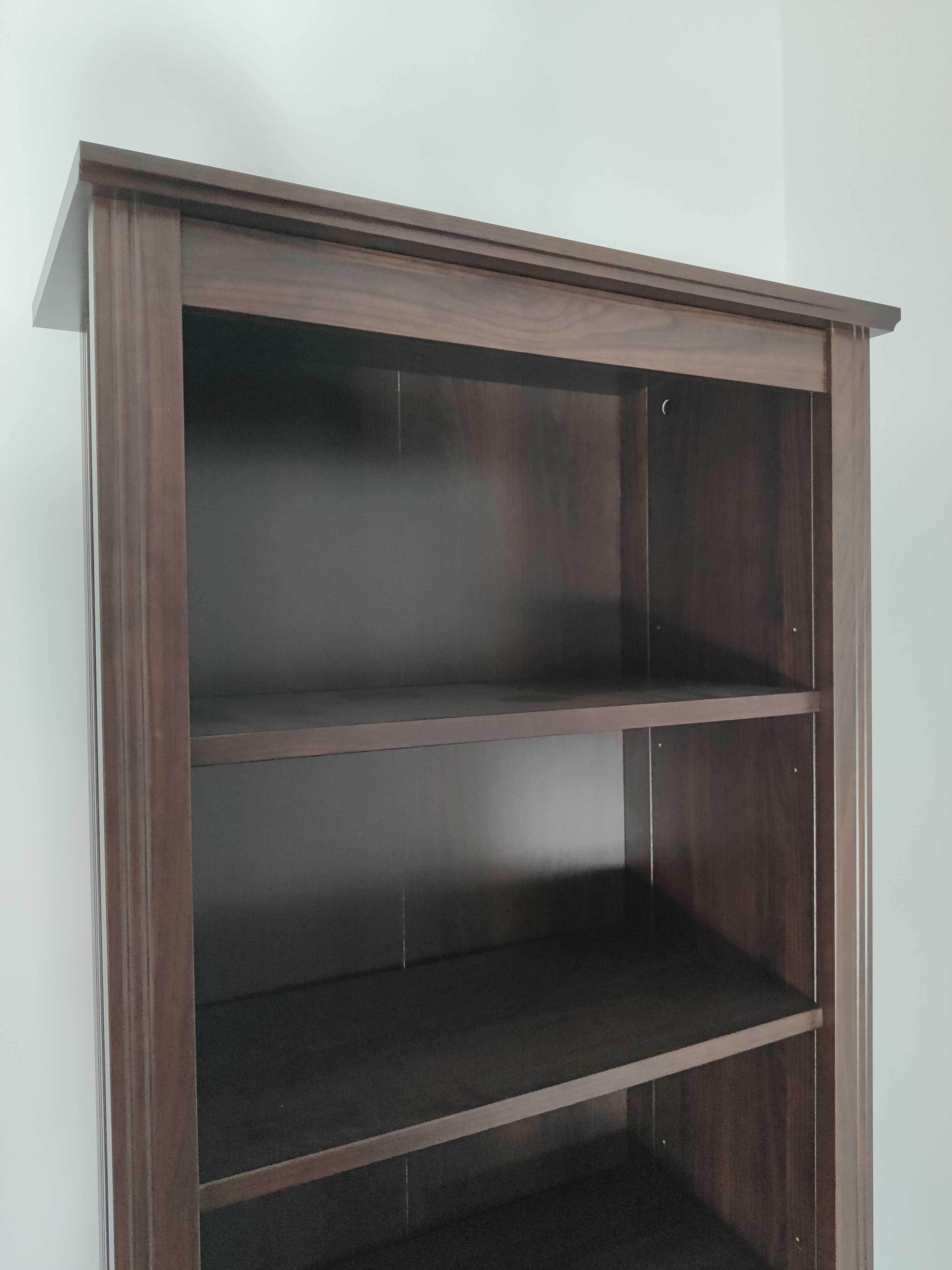 Estante IKEA de madeira