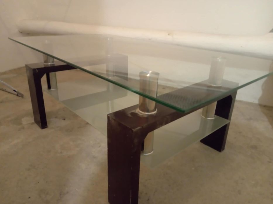 Stolik szklany do pokoju