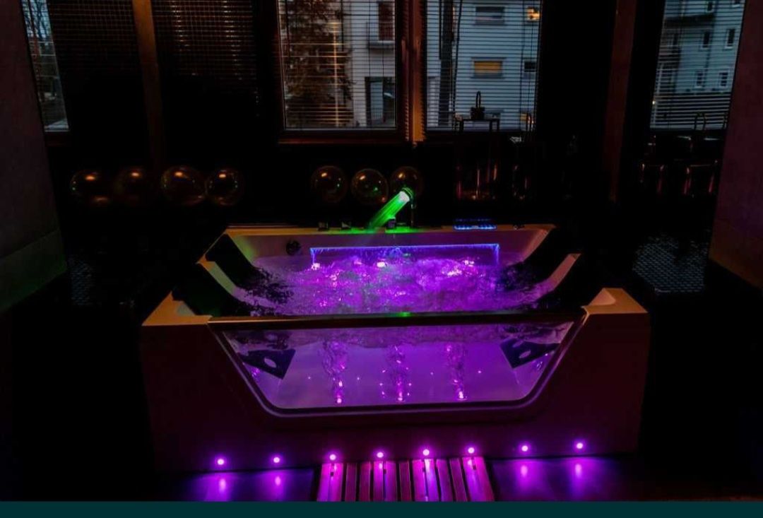 Apartament z prywatnym jacuzzi.