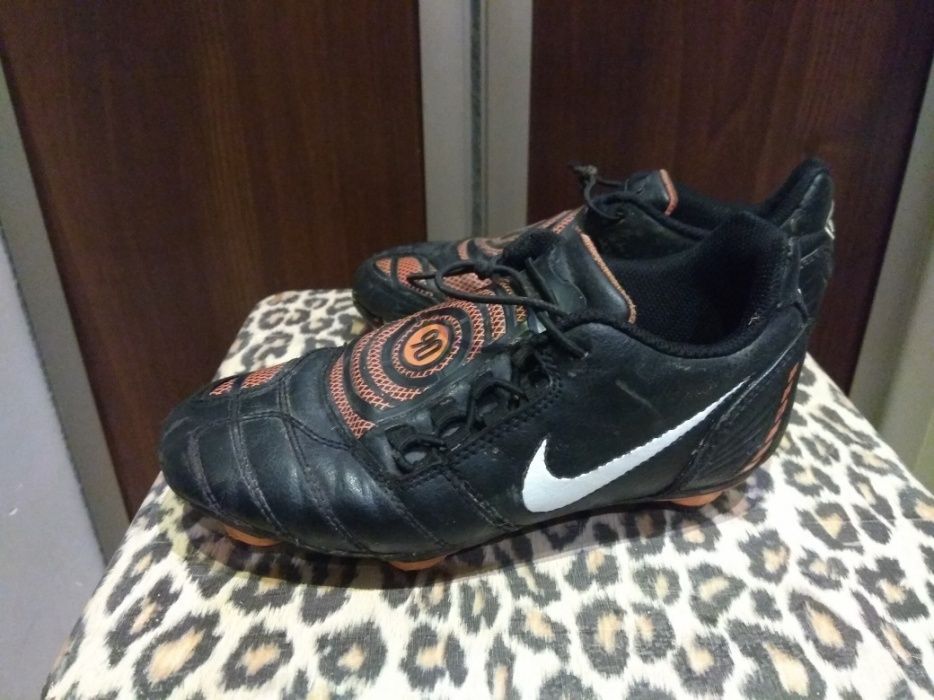 Buty piłkarskie korki Nike rozm. 31,5