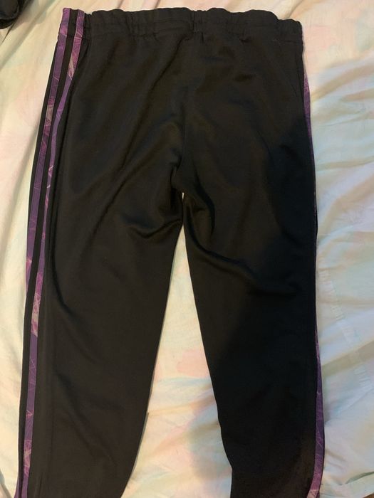 штани адідас з гарними фіолетовими лампасами,оригінал