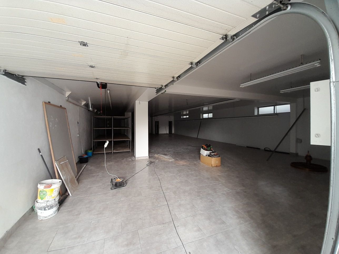 Arrendo pavilhao com 350m2