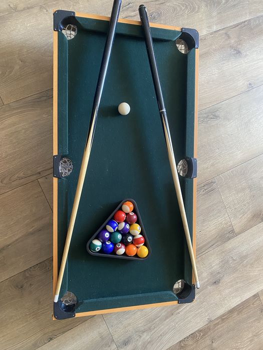 Stół bilardowy na nóżkach