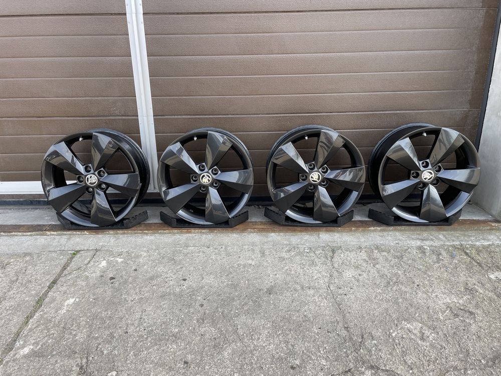 4x felgi aluminiowe 5x112 r17 et38 6,5J Alufelgi Czarne Oryginal Skoda