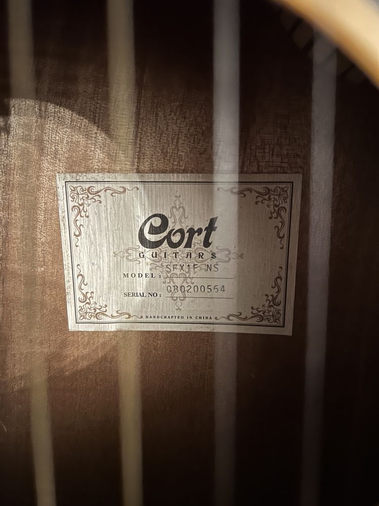 Guitarra semi acustica CORT SFX1F-NS
