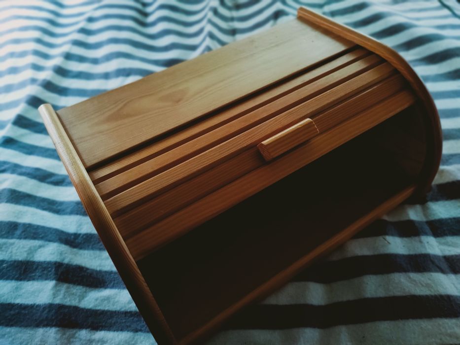 Drewniany otwierany chlebak