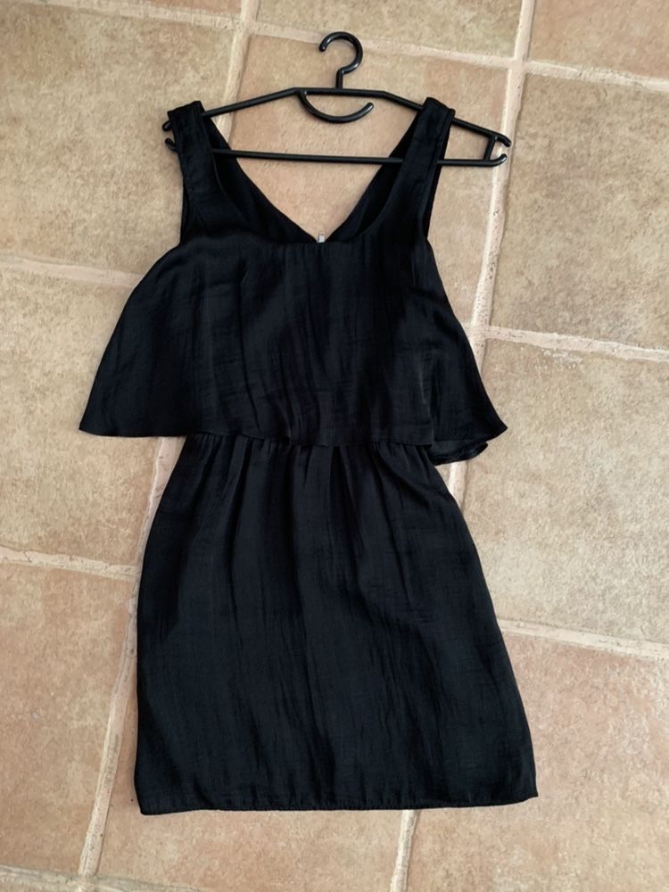 Vestido preto Bershka M