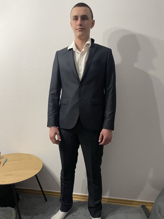 garnitur na rozne okazje z pasujacymi dodatkami