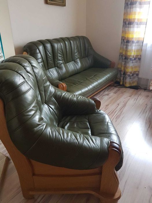 Skórzana Sofa z funkcją spania wraz z fotelami w kolorze zielonym